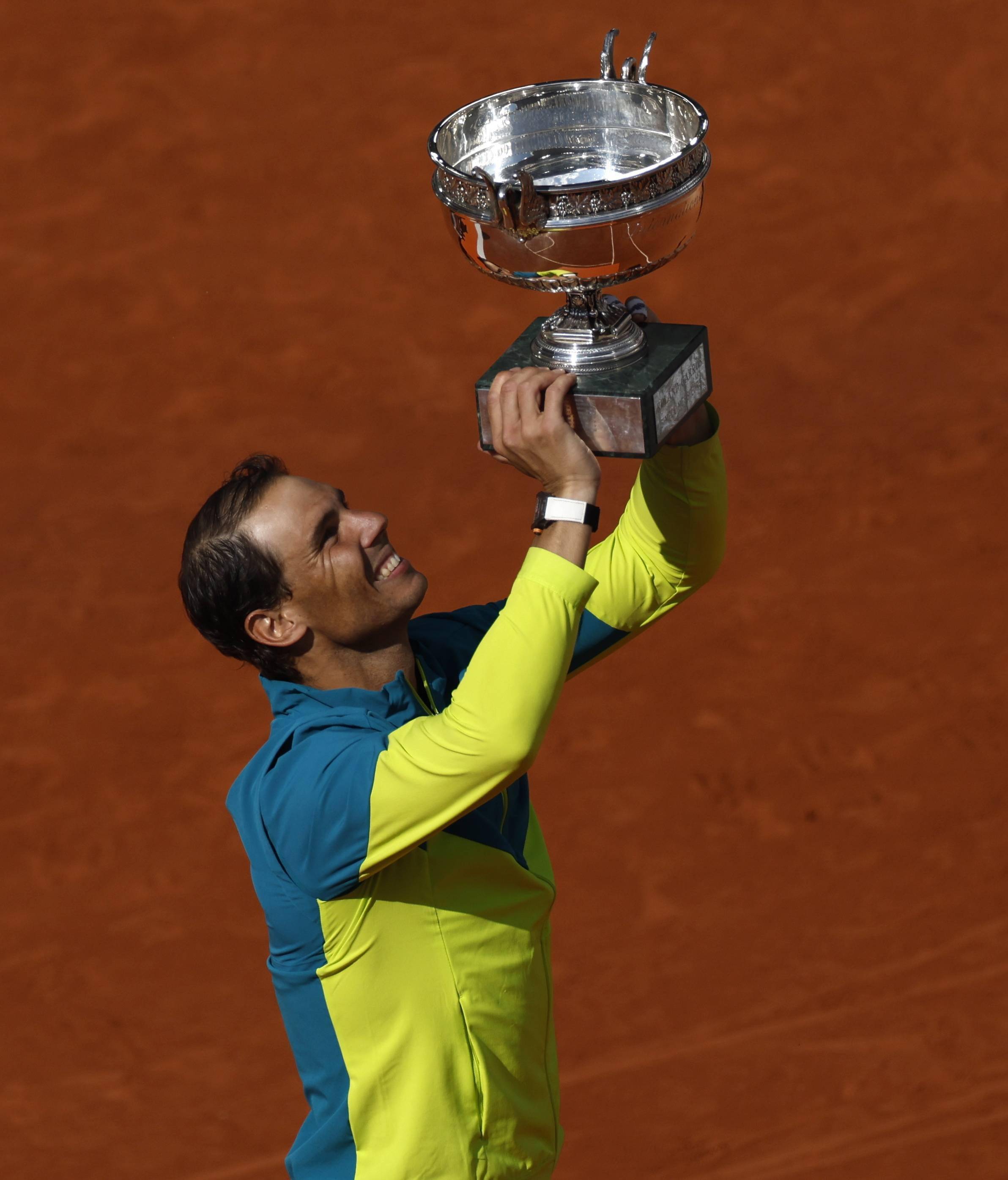 包含法网轻取拉沃尔杯，纳达尔高光表现的词条