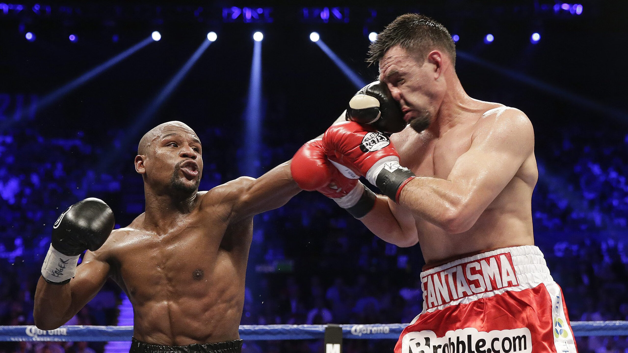 赛道与球场，F1街道赛的轰鸣与76人绝杀的静默