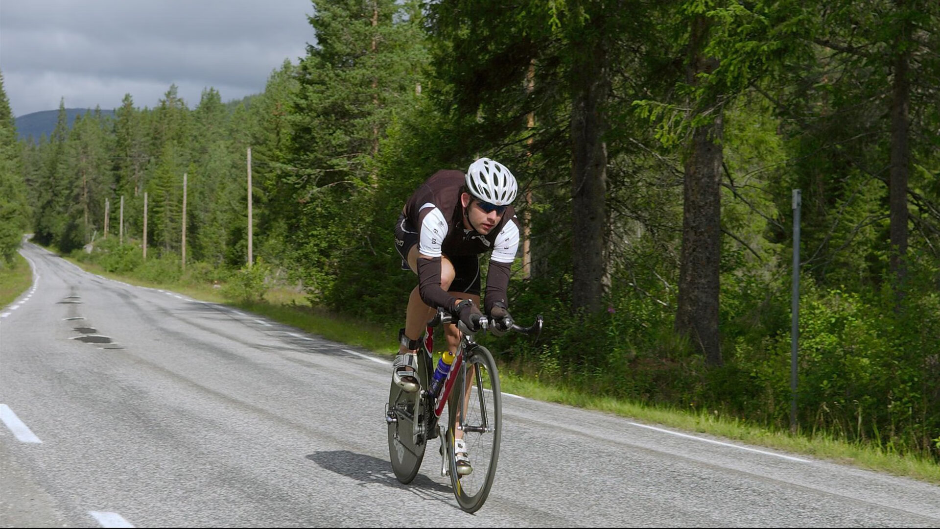 洪都拉斯式铁血防守震撼欧洲,欧冠半决赛上演弱旅压制勒沃库森奇迹