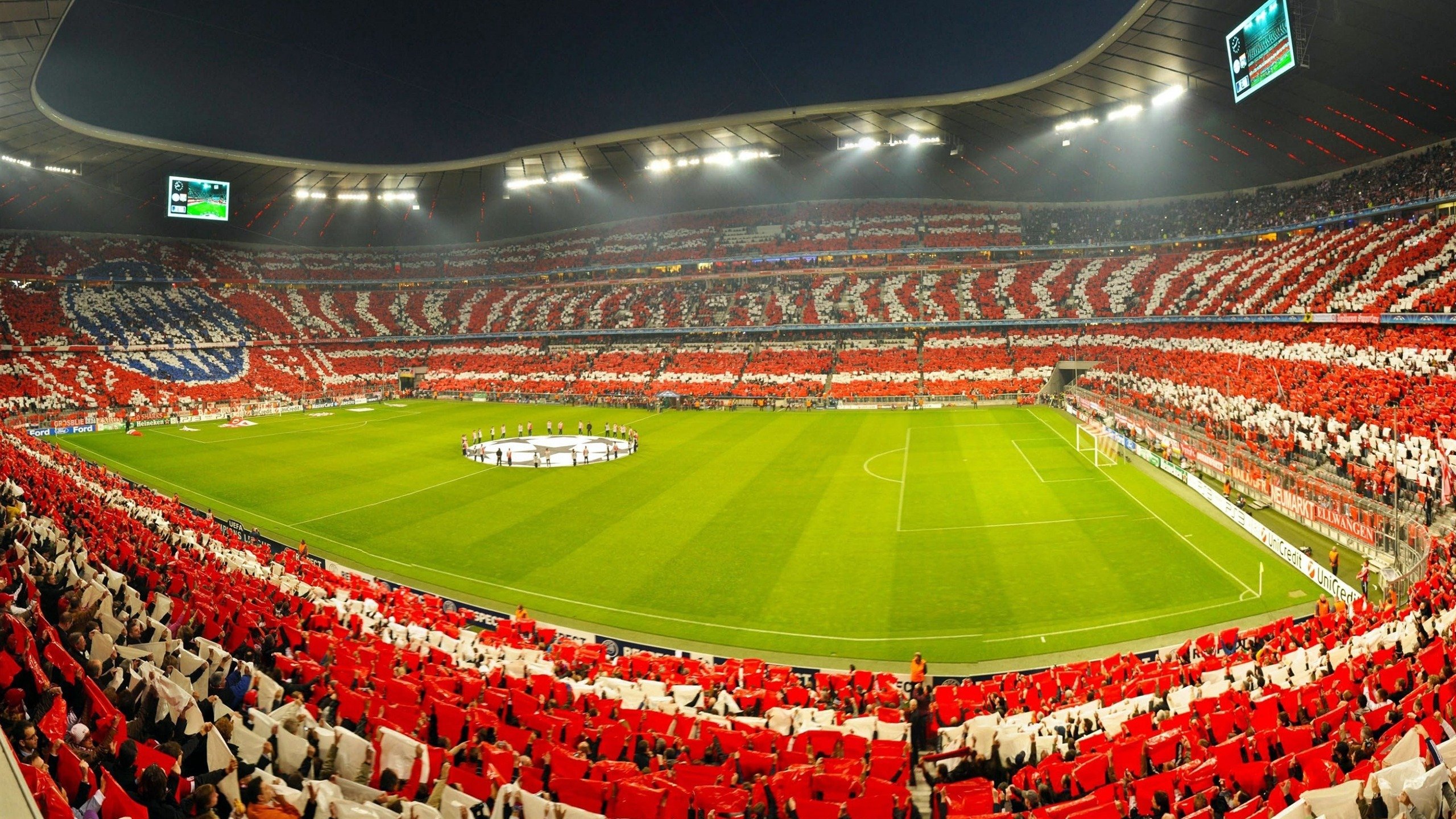 雷速APP-赛道传奇，汉密尔顿率迈凯伦逆转阿斯顿马丁